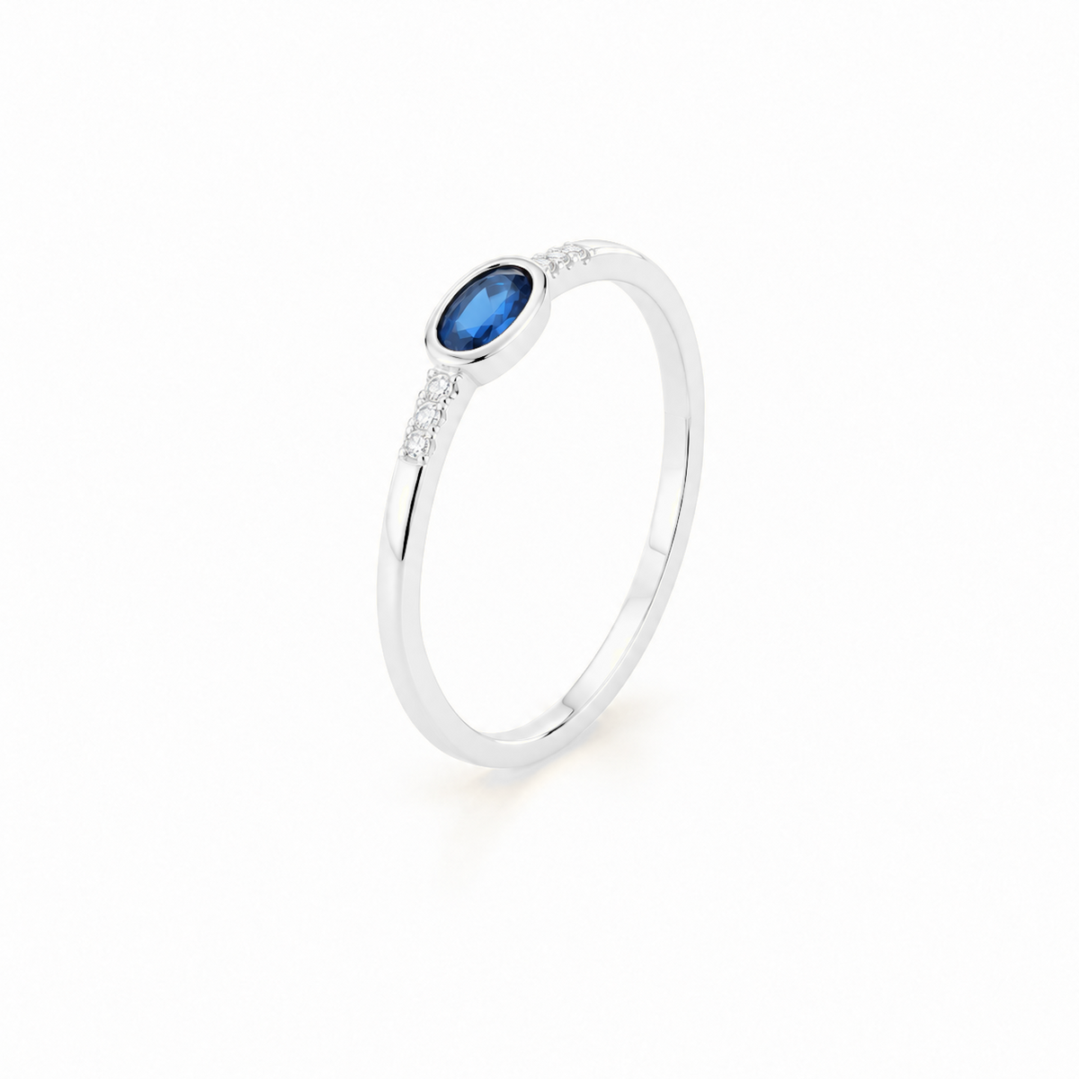 Anillo Luma con circonita ovalada azul profundo en plata 925