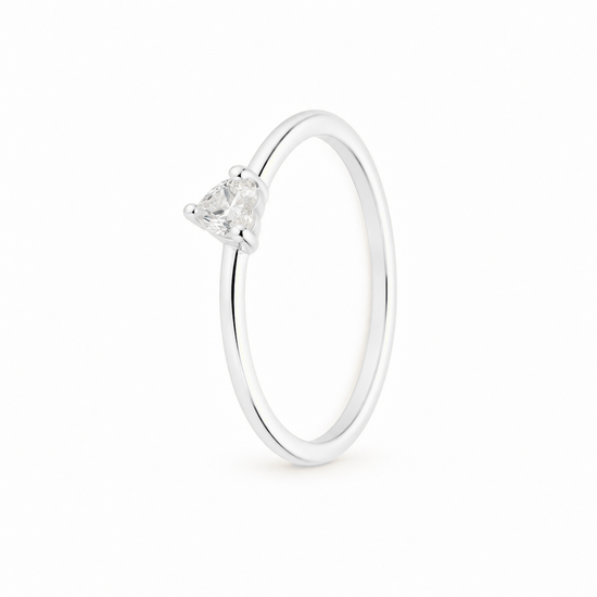 Anillo Heart Muse plata 925 con circonita blanca en forma de corazón, vista frontal