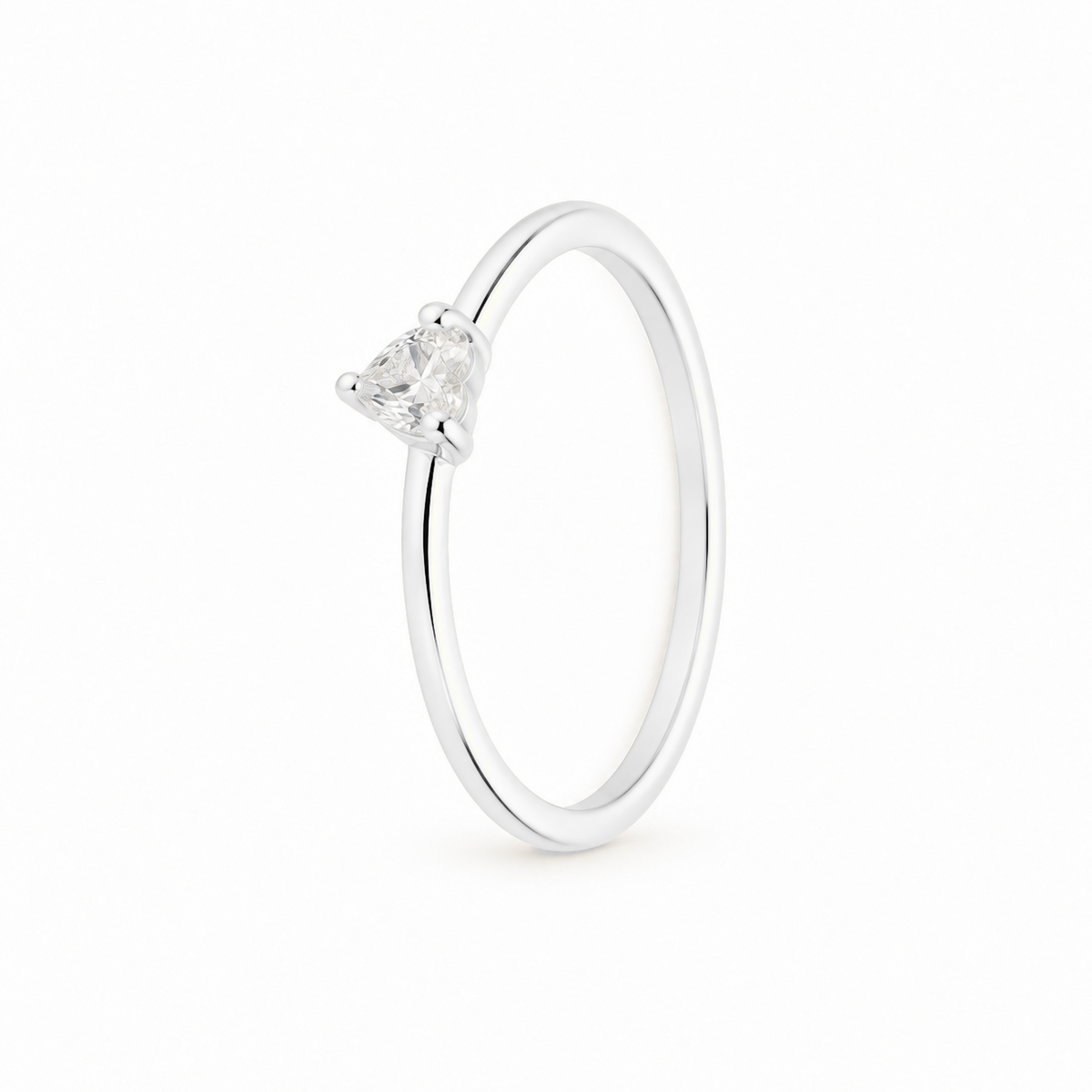 Anillo Heart Muse plata 925 con circonita blanca en forma de corazón, vista frontal