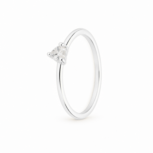 Anillo Heart Muse plata 925 con circonita blanca en forma de corazón, vista frontal