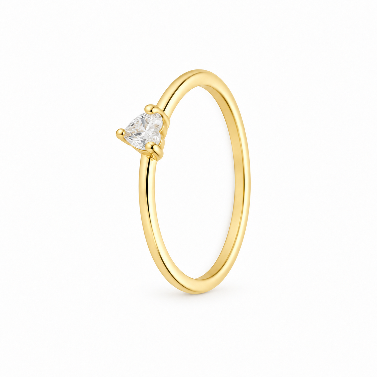 Anillo Heart Muse baño en oro de 18kt con circonita blanca en forma de corazón, vista frontal