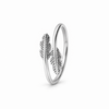 Anillo de plumas en plata 925, vista lateral sobre fondo blanco