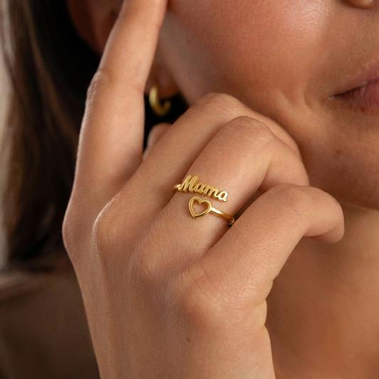 Anillo Mamá Signature baño en oro de 18kt