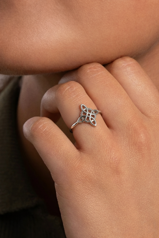 Anillo Nudo de Bruja plata